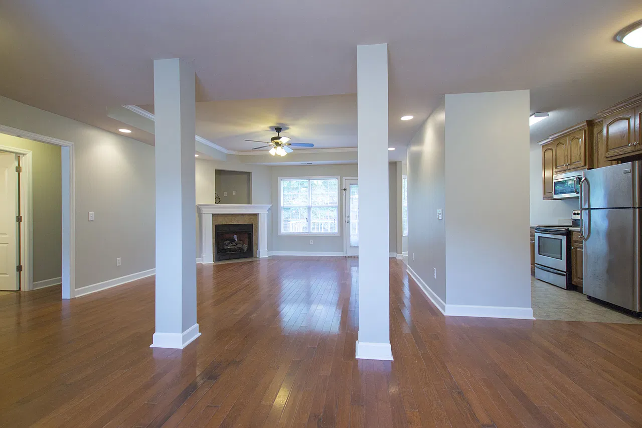 Freshly painted with new carpet in bedrooms! — Photo 4