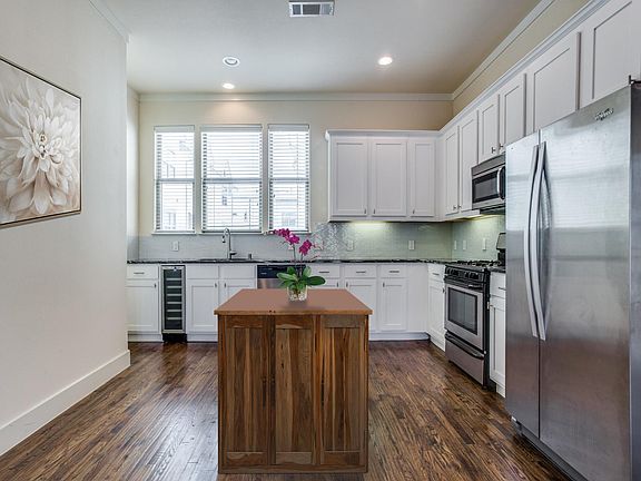 2nd image of 2900 Douglas Ave #3