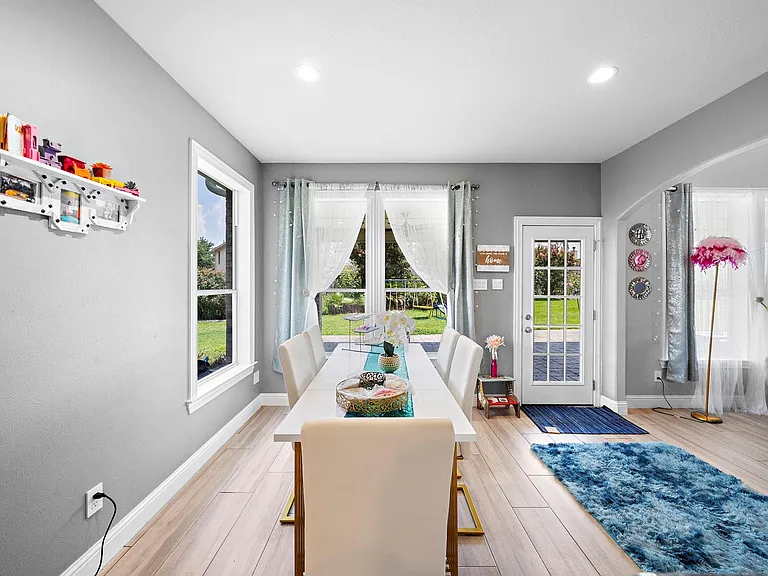 815 Arlington Ln — Photo 14