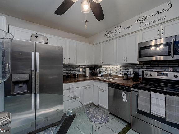 4th image of 3859 Twin Lakes Ct