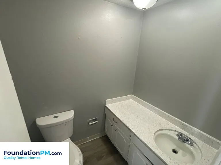 992 University St — Photo 9