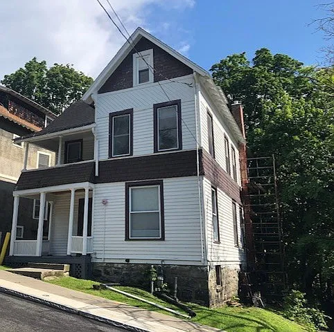 5 bed, 2085 sqft, $5,700 — Photo 1