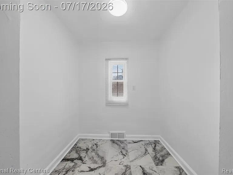 13527 Winthrop St — Photo 18