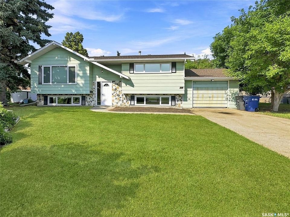 1st image of 609 Railway AVENUE