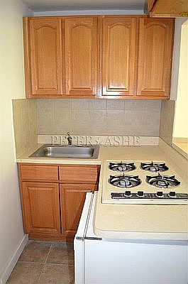 5th image of 149 E 62nd St APT 4A