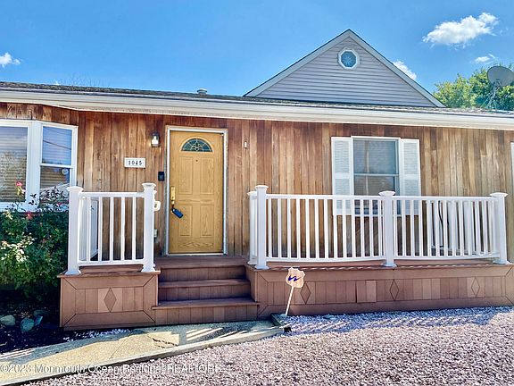 4th image of 1045 Seaman Avenue