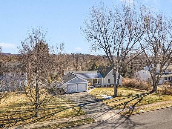 2nd image of 4 Franklin Rd