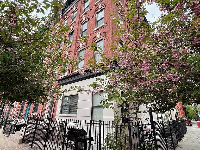 48 Bright St #4 — Photo 32