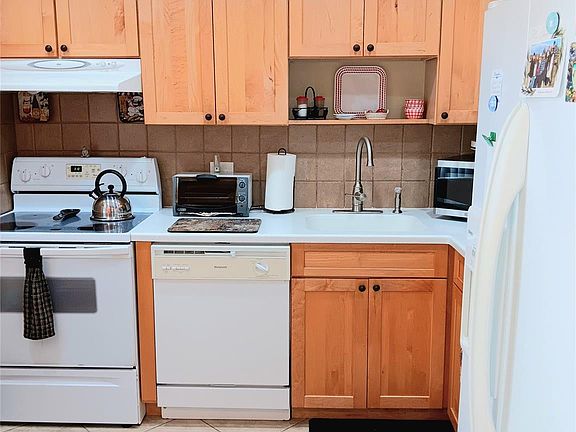 3rd image of 1030 W Country Club Drive #102