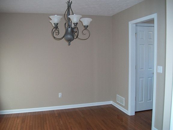 3rd image of 105 Blenheim Blvd