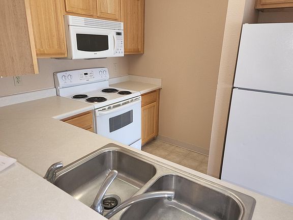 4th image of 718 Tumbleweed Ln #202