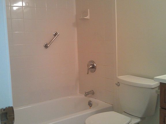 4th image of 903 Arlington Dr