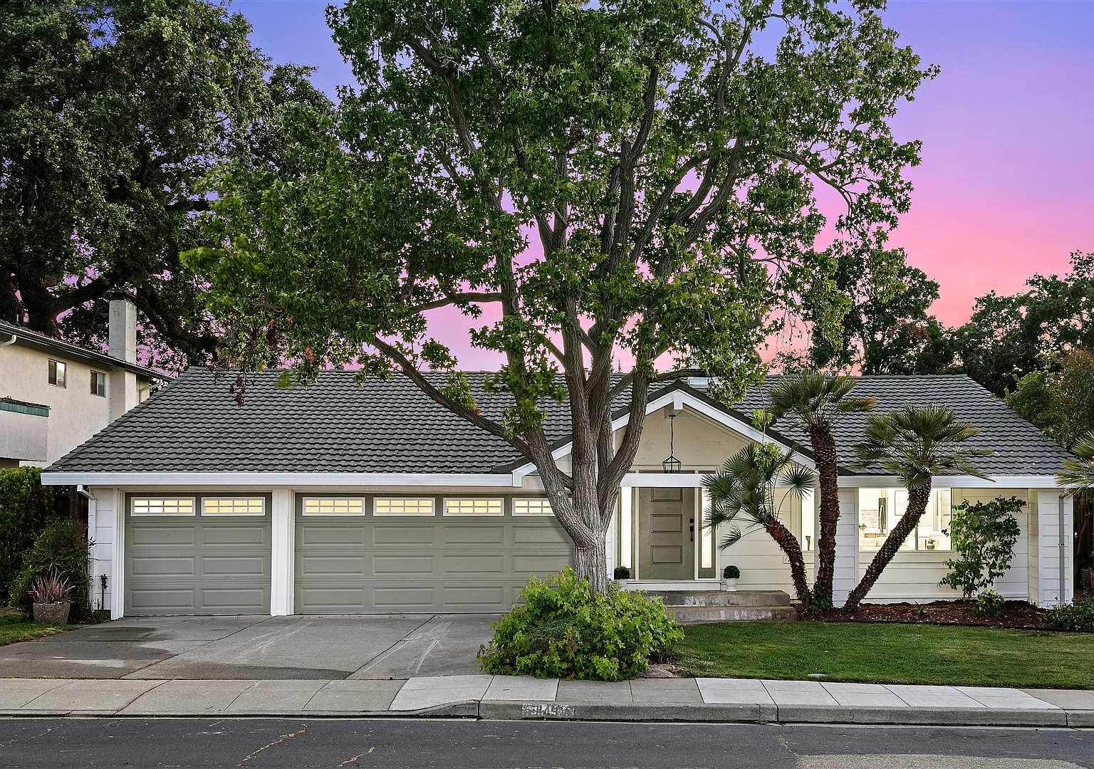 4 bed, 2024 sqft, $4,950 — Photo 3