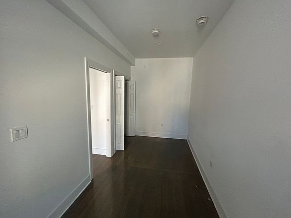 5th image of 11 Queensberry St APT 11