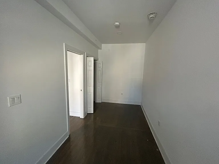 11 Queensberry St #11 — Photo 5
