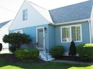 249 N Meadowbrook Pkwy, Cheektowaga, NY 14206