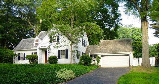 2nd image of 76 Willowbrook Rd