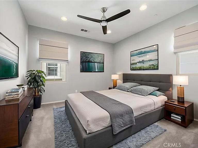 691 E Valencia St — Photo 14