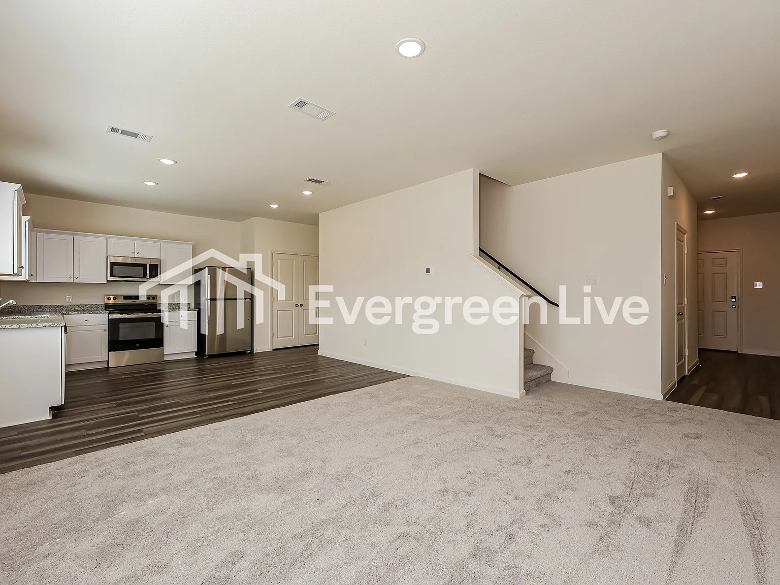 3 bed, 2.0 bath, 1605 sqft, $1,815 — Photo 2
