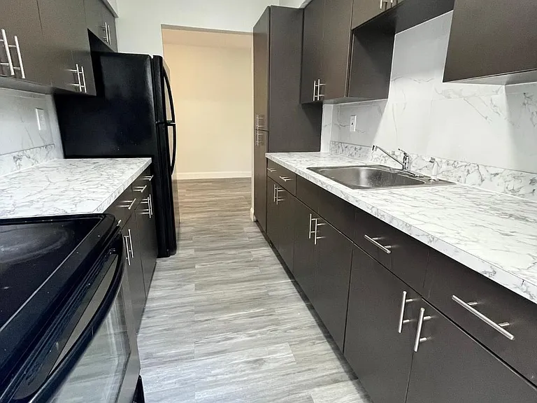 7511 Venetian St #4 — Photo 7
