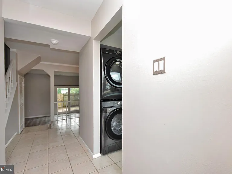 8853 Teakwood Ct — Photo 4