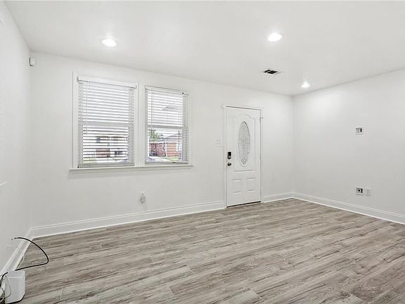 2nd image of 3028 Lloyds Ave