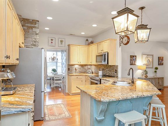 5th image of 539 W Saddletree Dr