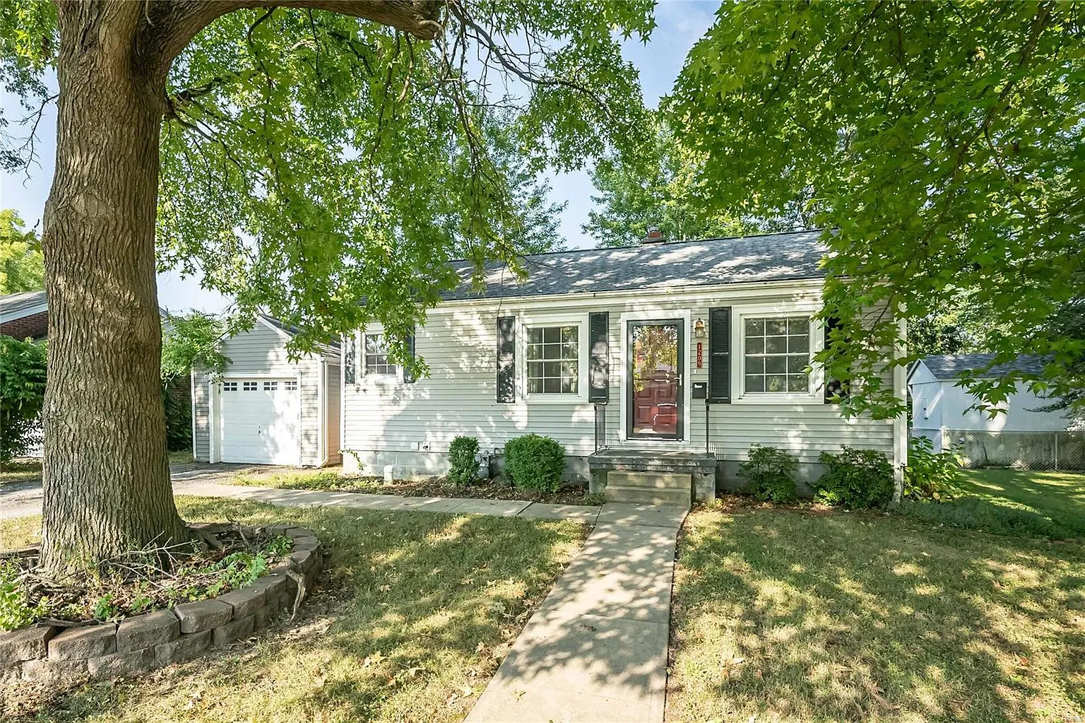 1209 Grant Dr photo 1