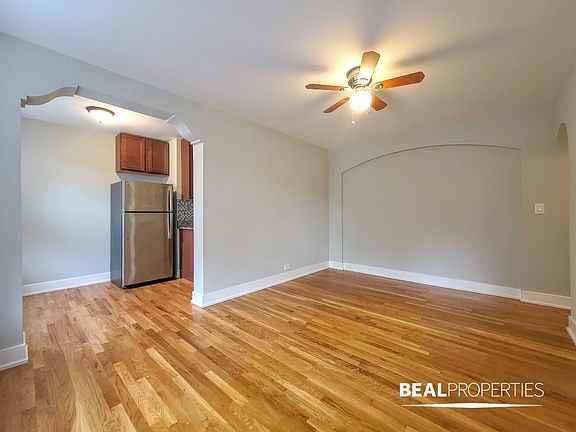 4th image of 425 W Roscoe St #425509