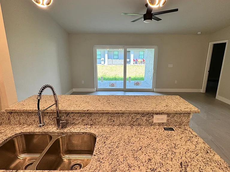 736 Gilbert Ave S — Photo 18