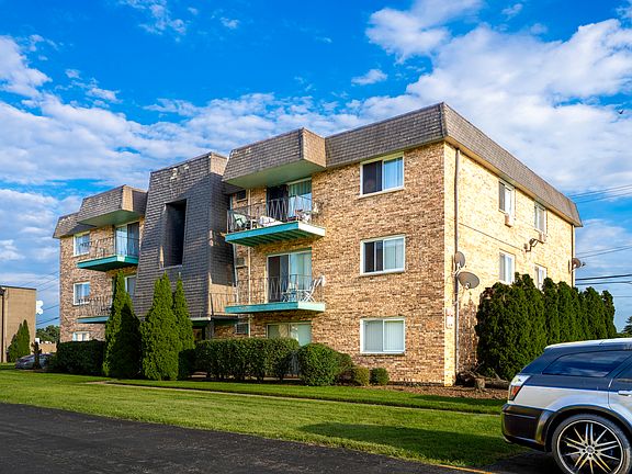 3rd image of 5500 W 127th St APT 5