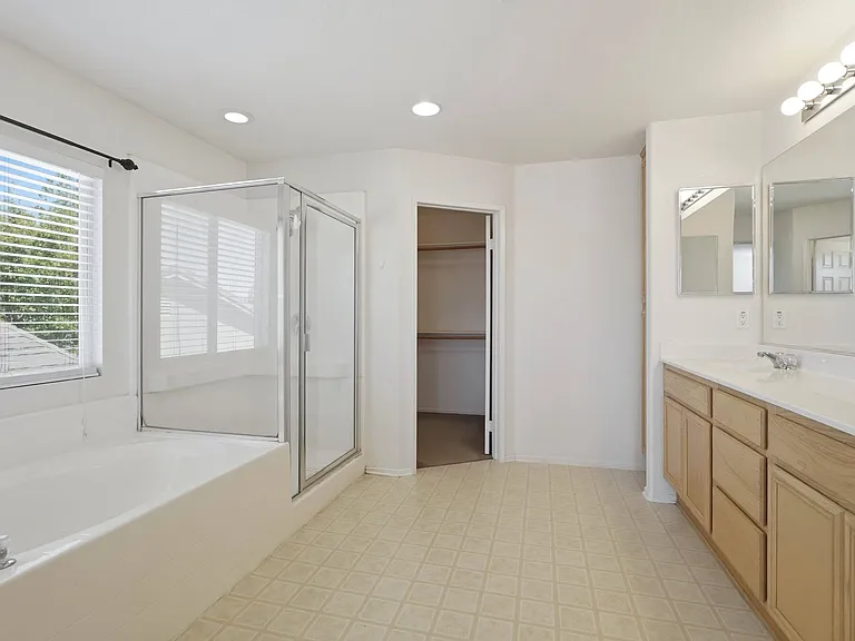 3627 E Avenue H10 — Photo 4