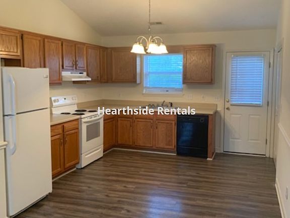 3rd image of 4320B Belcher St