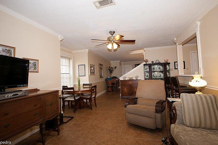 1st image of 944 Jefferson Dr