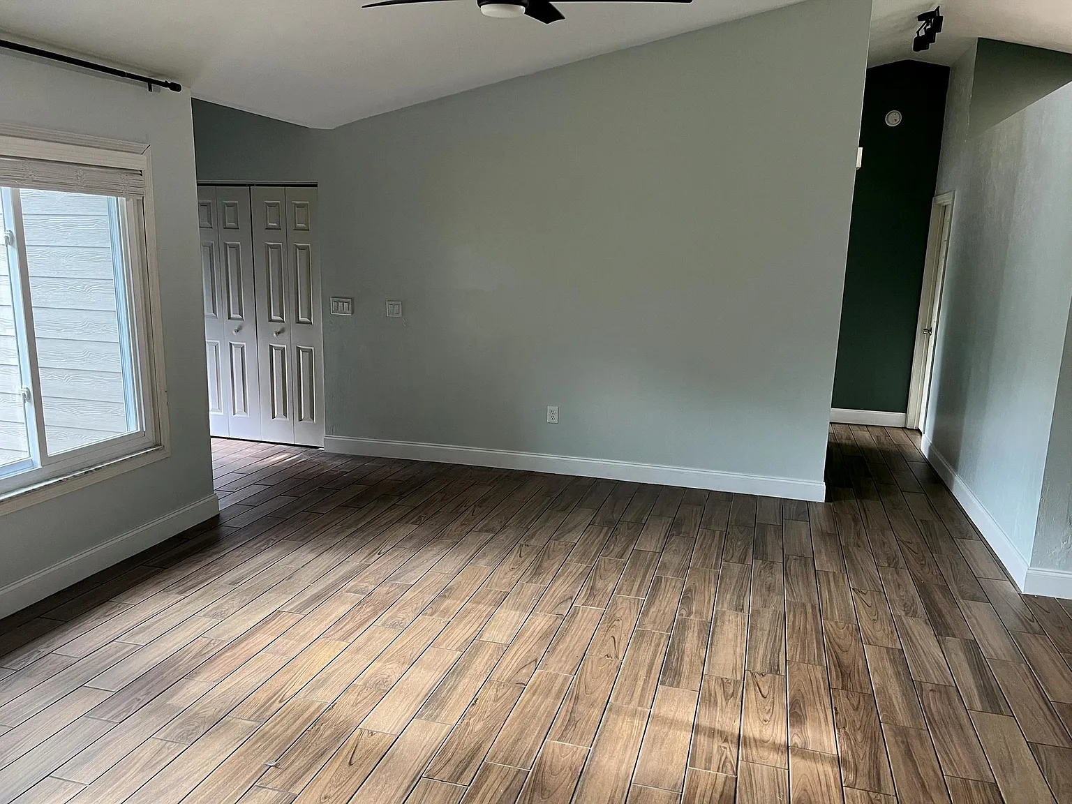 3 bed, 1354 sqft, $2,100 — Photo 4