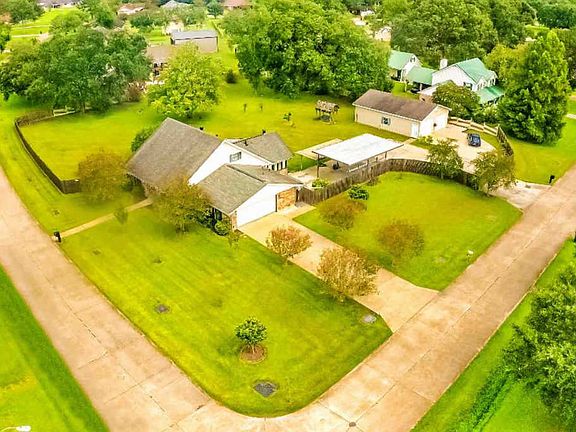 3rd image of 3931 Benton Dr