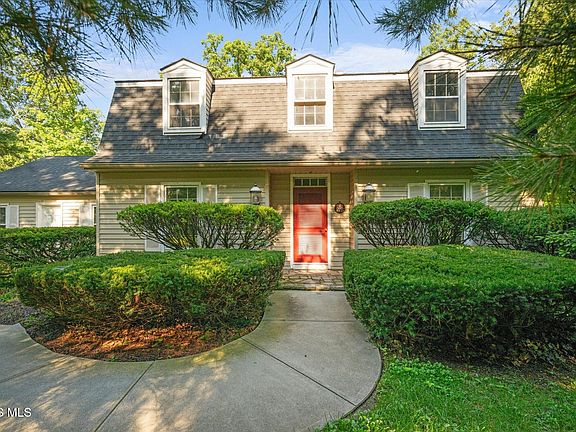2nd image of 42 Back Bay Rd