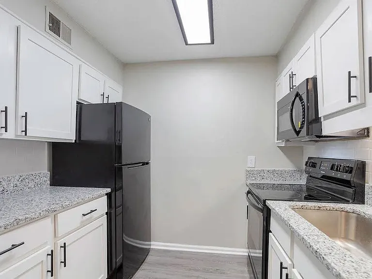 The Onyx Hoover Apartments — Photo 74
