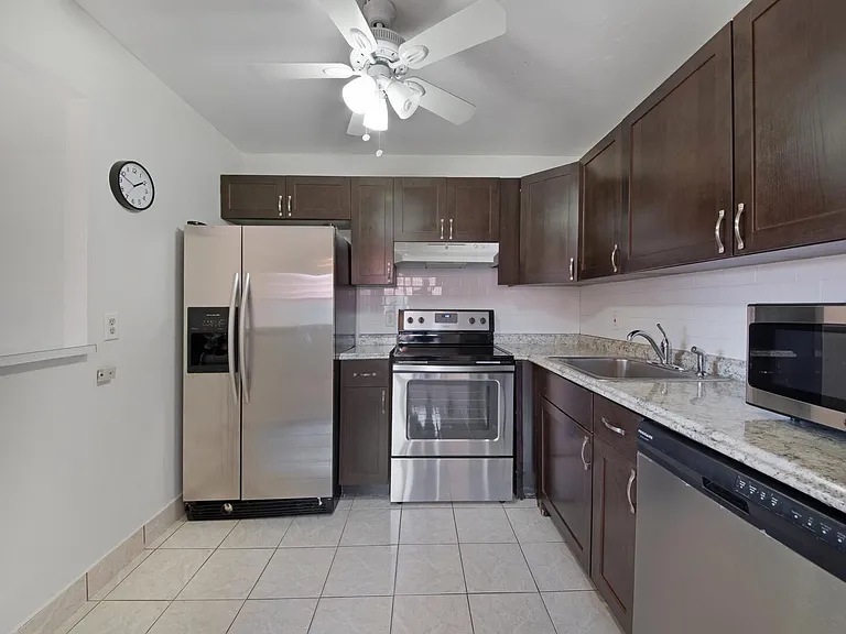 274 Seville Ct #L — Photo 5