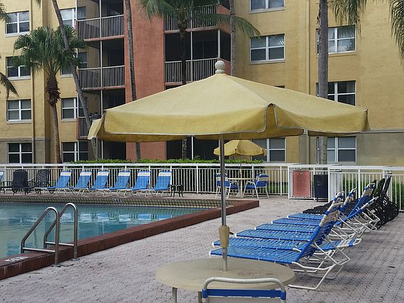 4th image of 8323 Lake Dr APT 104