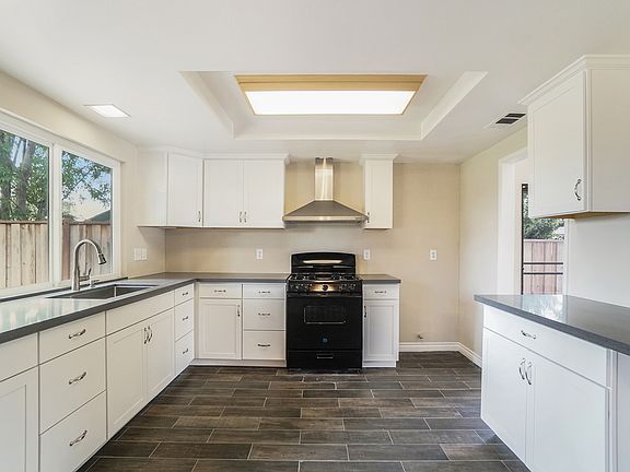 4th image of 5829 Quiroz Dr
