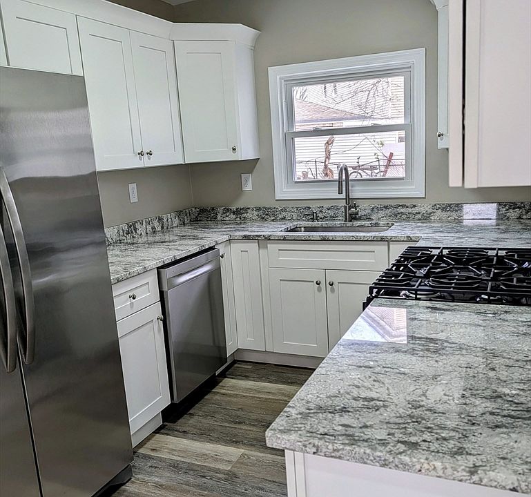 1st image of 15 Bunkerhill St