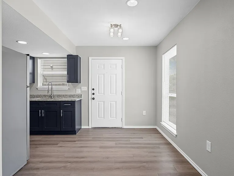 2615 Ektom Dr — Photo 43