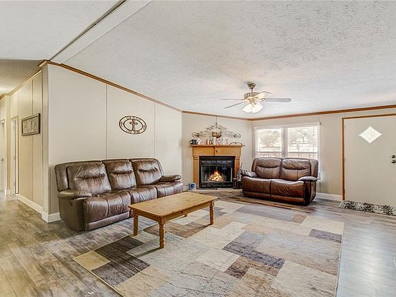 4th image of 809 Huron Dr