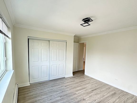5th image of 1354 Washington St #303