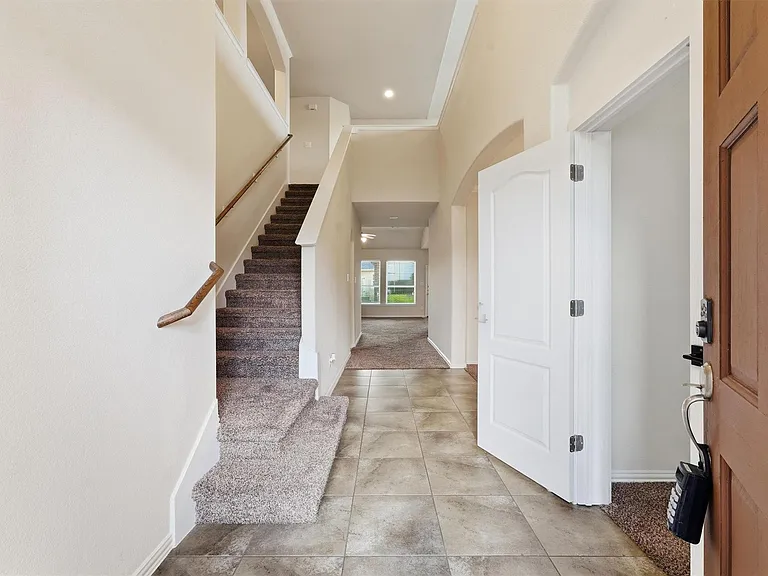 9518 Franklin Dr — Photo 3