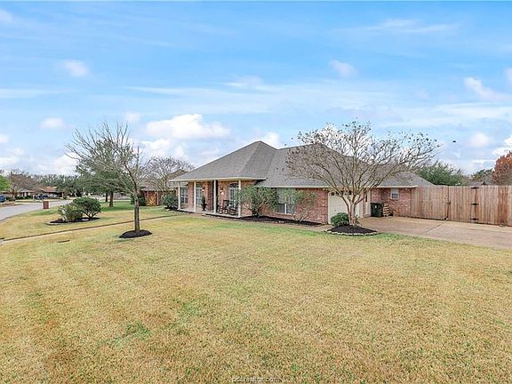3rd image of 3400 Oak Hollow Dr