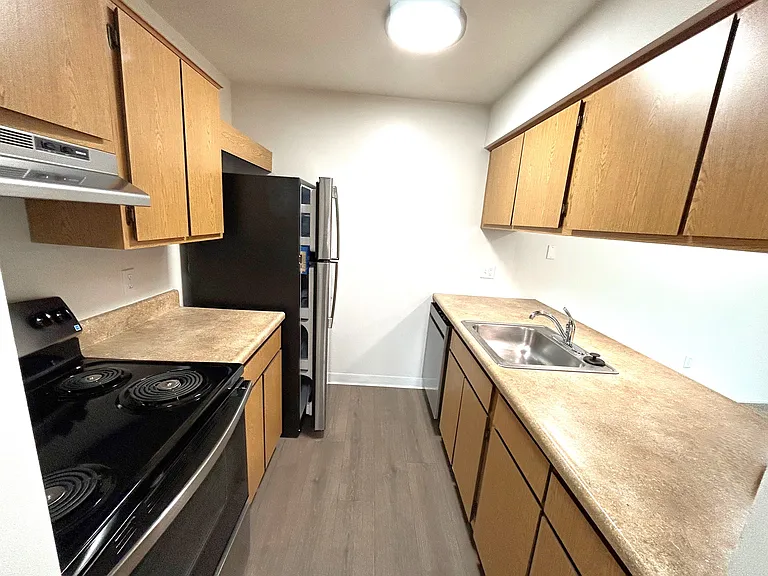 Charter Oaks Apartments — Photo 111