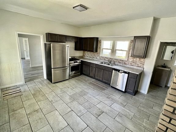 3rd image of 1008 Charlotte St