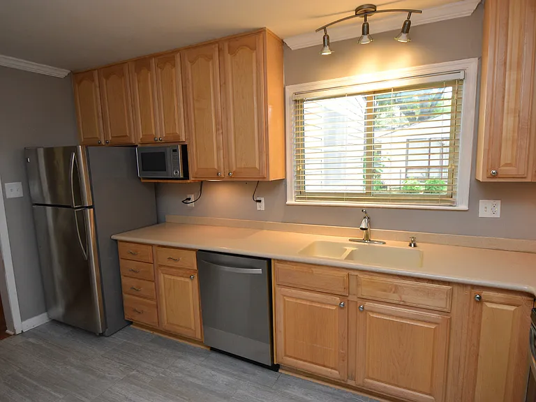 504 S Kings Point Rd — Photo 7